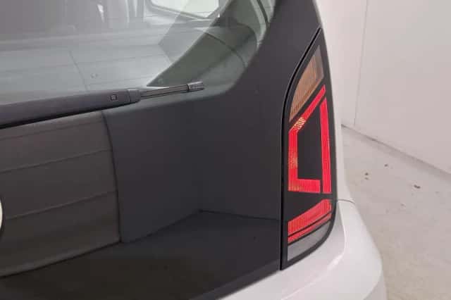 Volkswagen Up! (2020) thumbnail 17