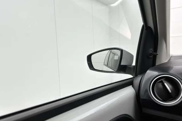 Volkswagen Up! (2020) thumbnail 19