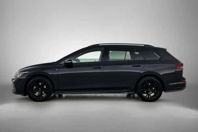 Volkswagen Golf (2023) thumbnail 2