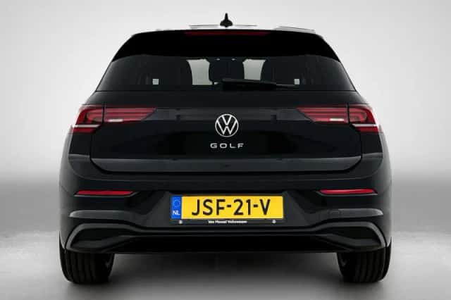 Volkswagen Golf (2025) thumbnail 3