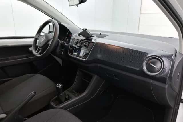 Volkswagen Up! (2021) thumbnail 6