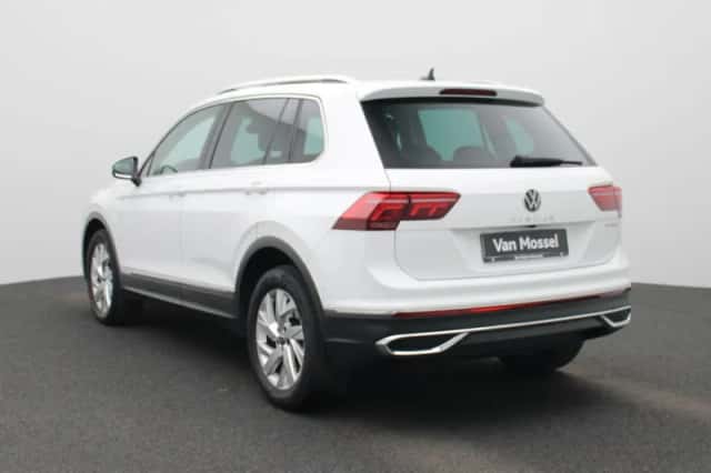 Volkswagen Tiguan (2023) thumbnail 2