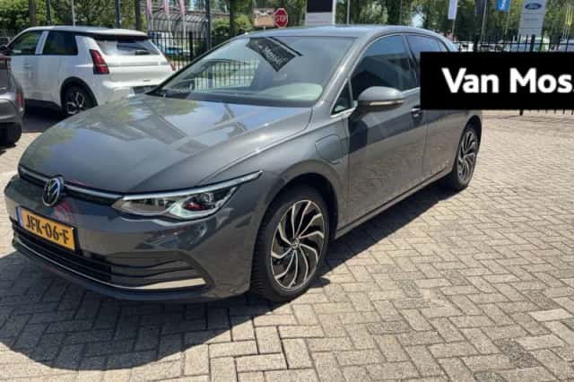 Volkswagen Golf (2021) thumbnail 1