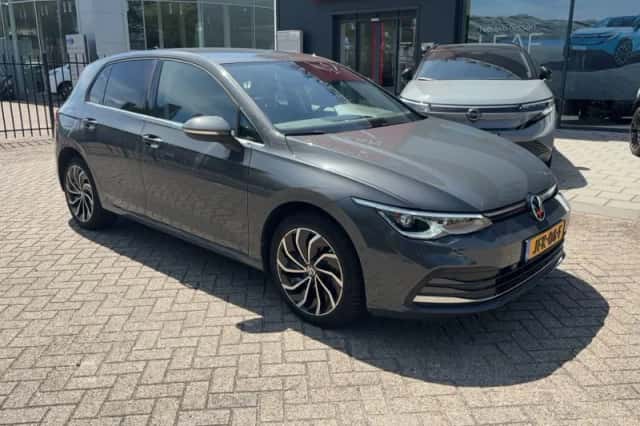 Volkswagen Golf (2021) thumbnail 3