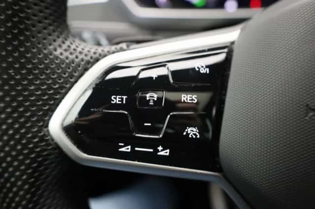 Volkswagen Tiguan (2021) thumbnail 24