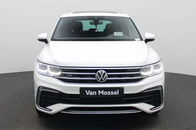 Volkswagen Tiguan (2021) thumbnail 3