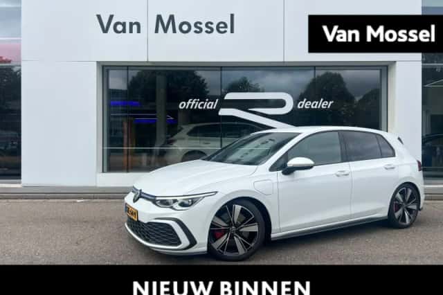 Volkswagen Golf (2021) thumbnail 1