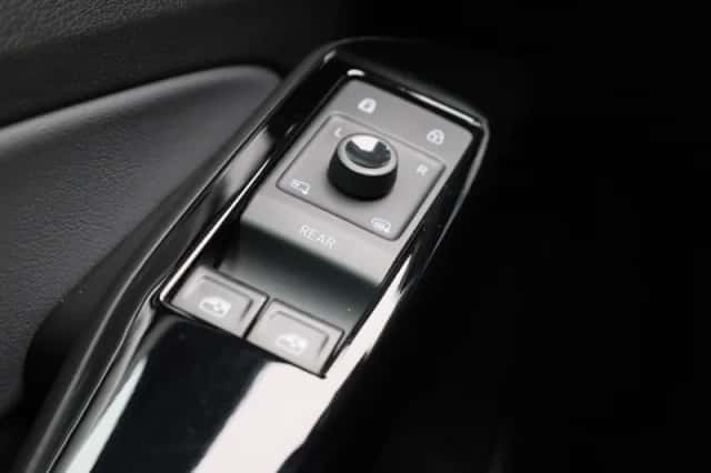 Volkswagen ID.4 (2021) thumbnail 30