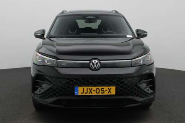 Volkswagen Tiguan (2025) thumbnail 3