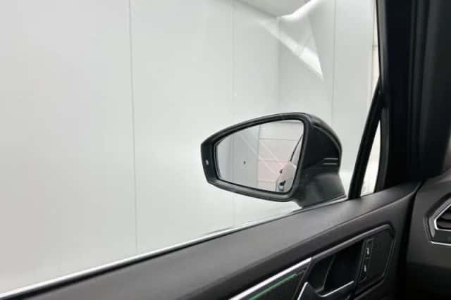 Volkswagen Tiguan (2022) thumbnail 16