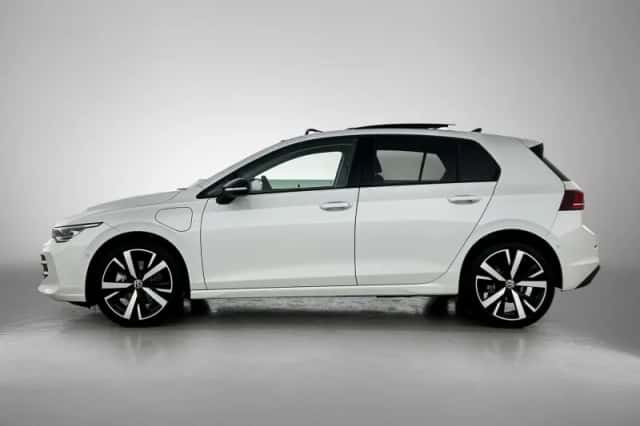 Volkswagen Golf (2025) thumbnail 2