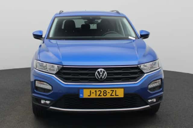 Volkswagen T-Roc (2020) thumbnail 3