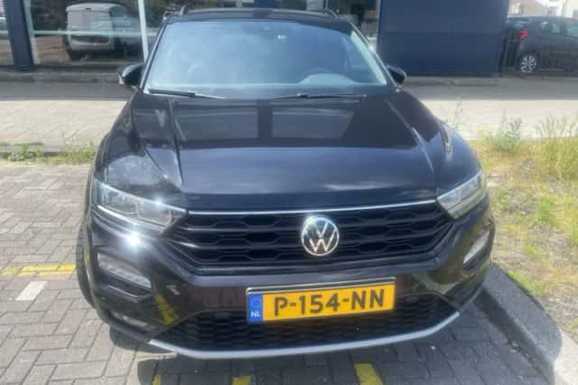 Volkswagen T-Roc (2021) thumbnail 2
