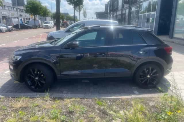 Volkswagen T-Roc (2021) thumbnail 3