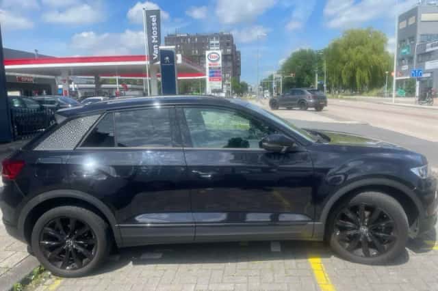 Volkswagen T-Roc (2021) thumbnail 4