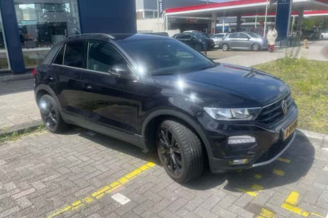 Volkswagen T-Roc (2021) thumbnail 5