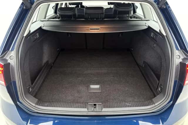Volkswagen Passat (2021) thumbnail 28