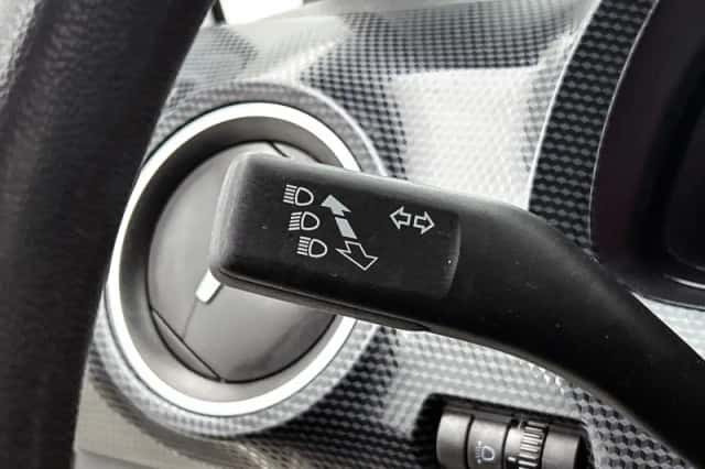 Volkswagen Up! (2021) thumbnail 9
