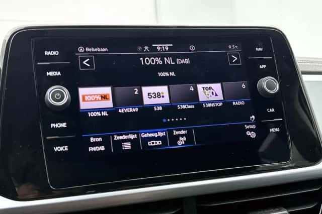 Volkswagen T-Roc (2023) thumbnail 10