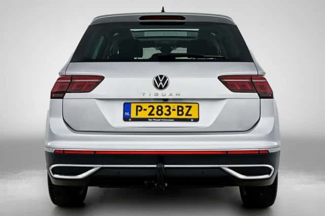 Volkswagen Tiguan (2021) thumbnail 3