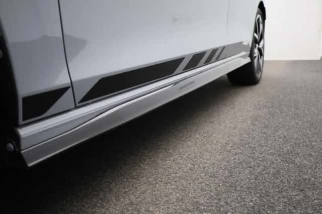 Volkswagen Golf (2025) thumbnail 17