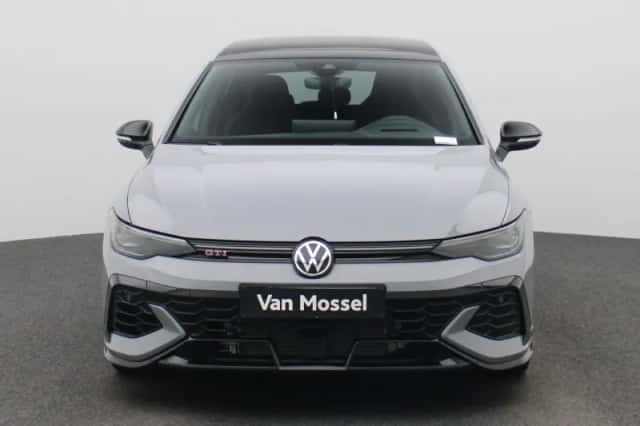 Volkswagen Golf (2025) thumbnail 3