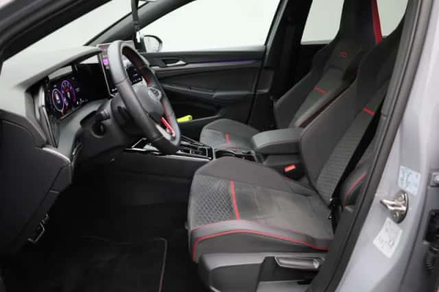 Volkswagen Golf (2025) thumbnail 9