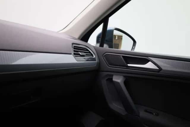 Volkswagen Tiguan (2022) thumbnail 25