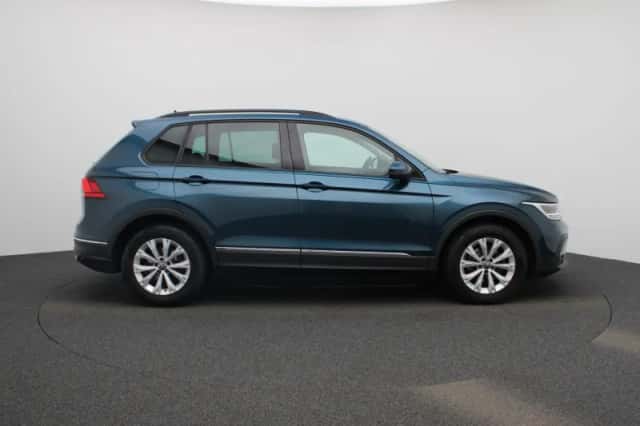Volkswagen Tiguan (2022) thumbnail 6