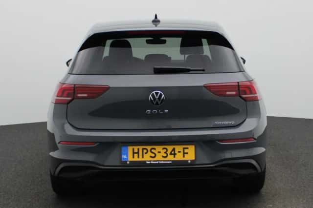 Volkswagen Golf (2025) thumbnail 5