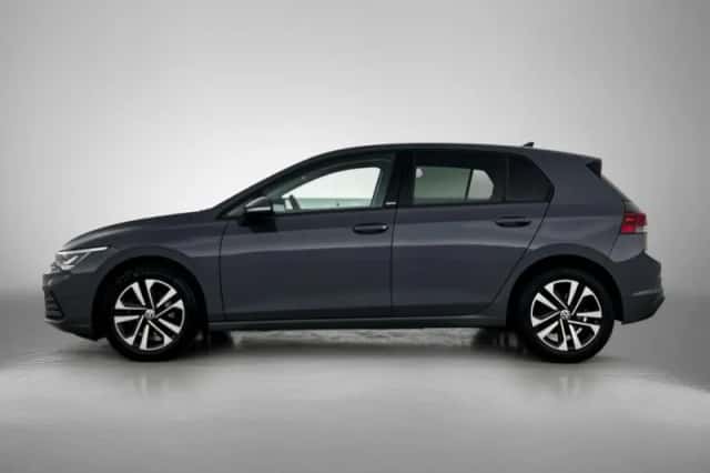 Volkswagen Golf (2021) thumbnail 2