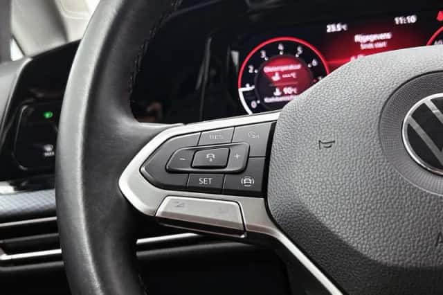 Volkswagen Golf (2021) thumbnail 6