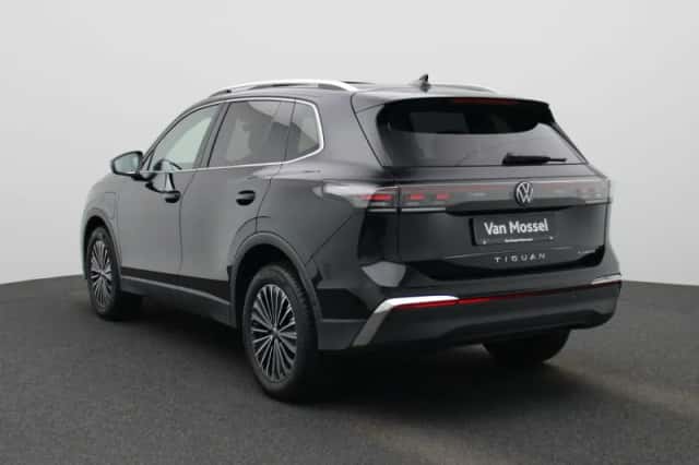 Volkswagen Tiguan (2024) thumbnail 2