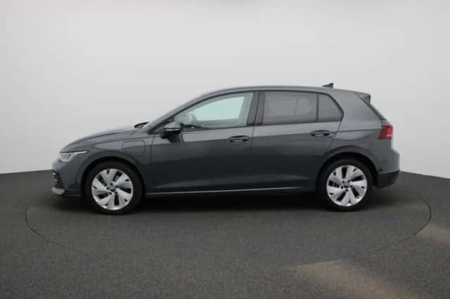 Volkswagen Golf (2025) thumbnail 4