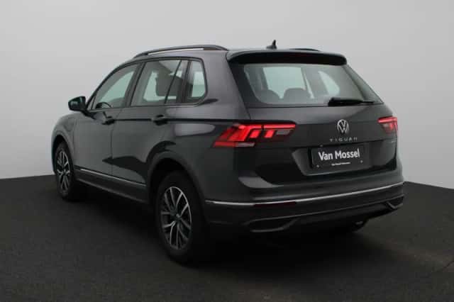 Volkswagen Tiguan (2022) thumbnail 2