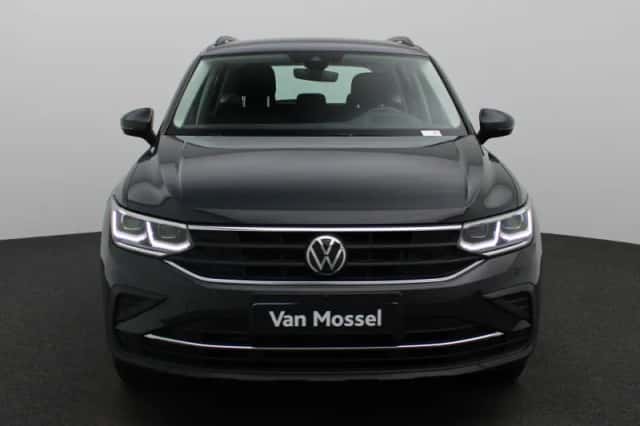 Volkswagen Tiguan (2022) thumbnail 3