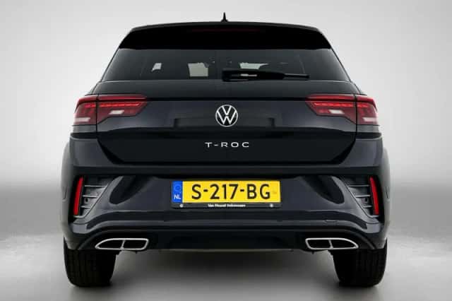 Volkswagen T-Roc (2023) thumbnail 3
