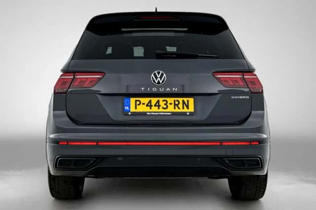Volkswagen Tiguan (2021) thumbnail 3