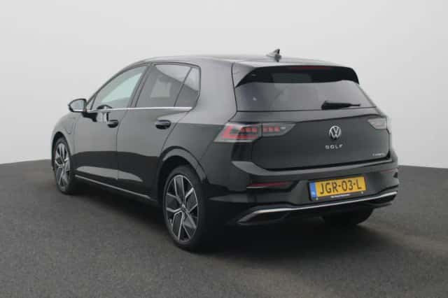Volkswagen Golf (2025) thumbnail 2