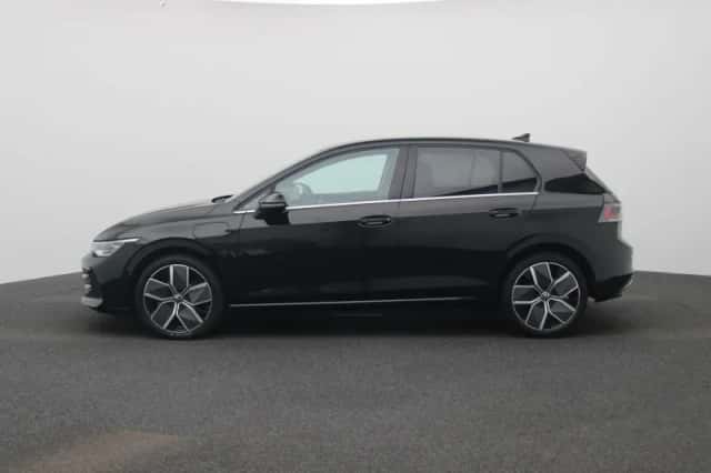 Volkswagen Golf (2025) thumbnail 4