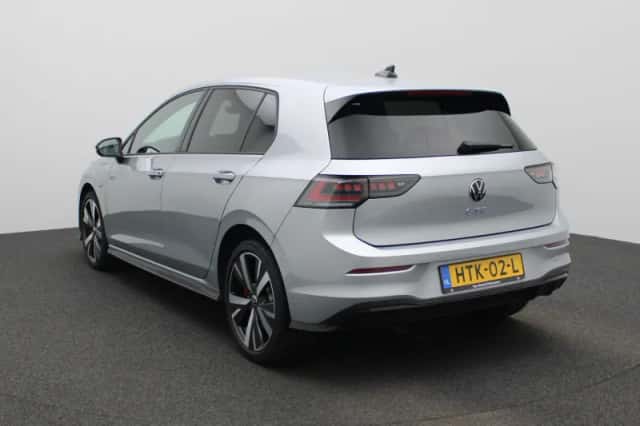 Volkswagen Golf (2025) thumbnail 2