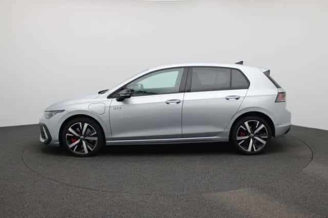 Volkswagen Golf (2025) thumbnail 4