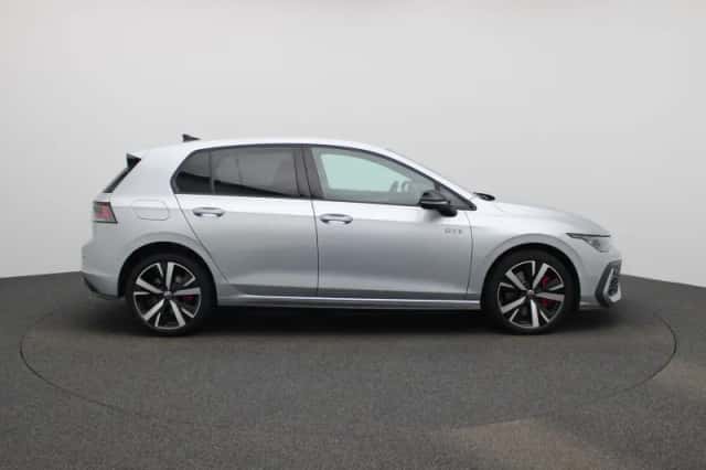 Volkswagen Golf (2025) thumbnail 6