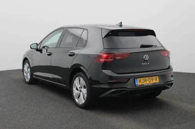 Volkswagen Golf (2025) thumbnail 2