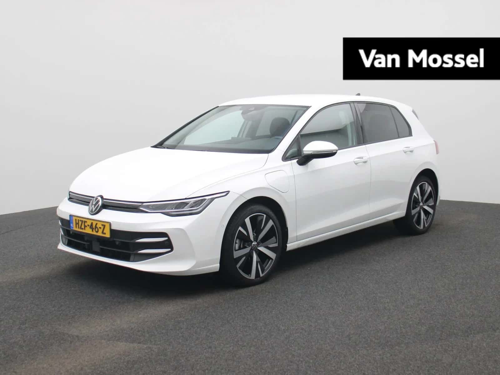 Volkswagen Golf (2025) — foto 1