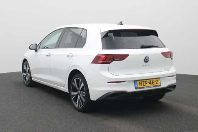 Volkswagen Golf (2025) thumbnail 2