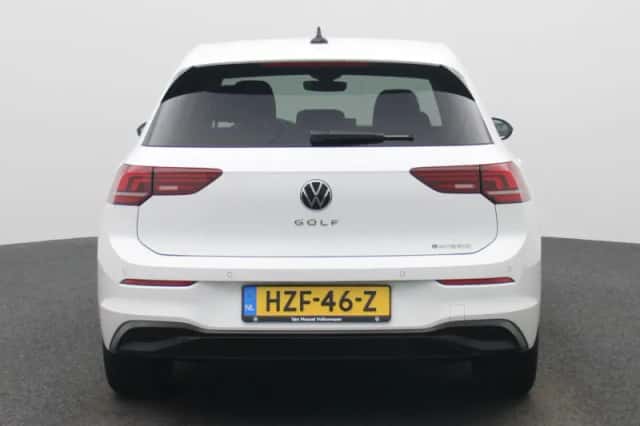 Volkswagen Golf (2025) thumbnail 5