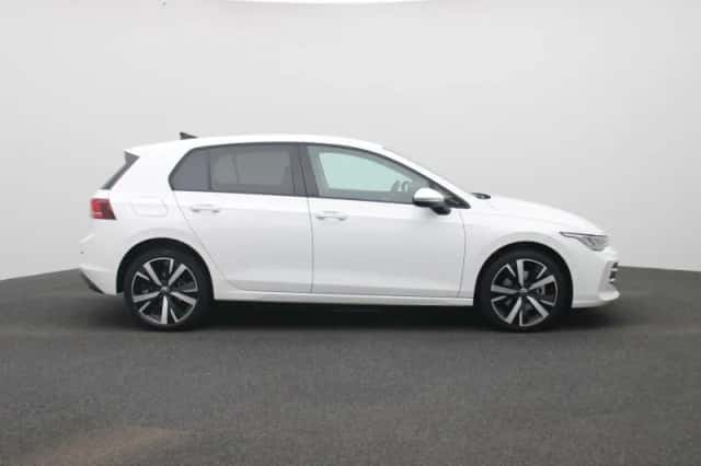 Volkswagen Golf (2025) thumbnail 6