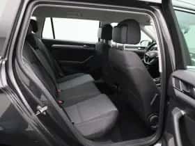 Volkswagen Passat (2021) thumbnail 40