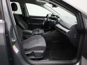 Volkswagen Golf (2025) thumbnail 42